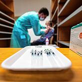 Es geht auch anders: In Tübingen wurde ein Pop-Up-Impfzentrum eingerichtet, Termine können vorab online gebucht werden.