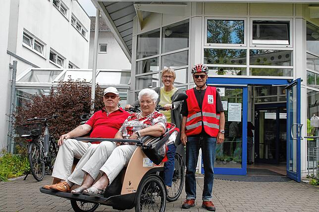 Start der Ausfahrt war das Bürgerheim Rheinfelden. An diesem Tag waren Lothar Luhr und Adelheid Hauck die Gästen von Rikscha-Pilot ...