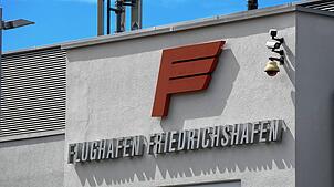 Das Logo des Flughafens Friedrichshafen. Der Bodensee-Airport hat ab sofort einen neuen Geschäftsführer (Archvbild).