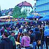 Das Stadtfestareal war ab dem späten Nachmittag gut gefüllt. Selbst von kurzen Regenintervallen ließen sich die Besucher nicht abschrecken.