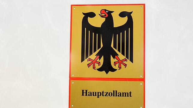 Zollbeamte haben 30 Asia-Restaurants und weitere Objekte in Baden-Württemberg durchsucht.