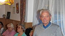 Der 87-jährige Max Hirt, Ehrenvorsitzender des Seniorenvereins, rührt die Werbetrommel für neue Mitglieder. Bild: Klaus Dorer