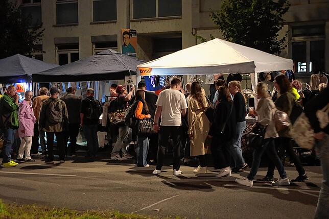 Bild 6: In Konstanz ist wieder großer Flohmarkt – und Tausende Besucher sind wieder dabei