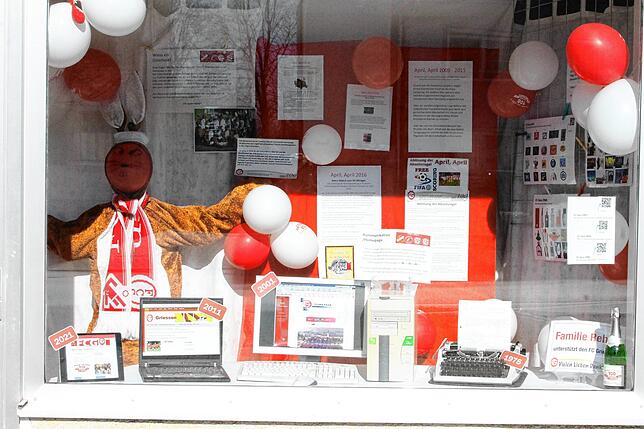 Auf dem Weg ins Digitale: Im Schaufenster der Familie Rehm werden die Anfänge der Kommunikation im Vereinsleben bis hin zur Homepage ...