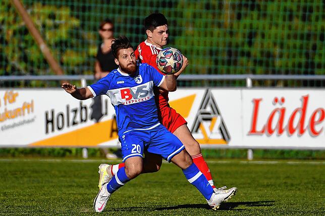 Bild 19: Spitzenreiter FC Erzingen setzt sich mit 5:0 beim FC RW Weilheim durch &ndash; und wir haben die Bilder!