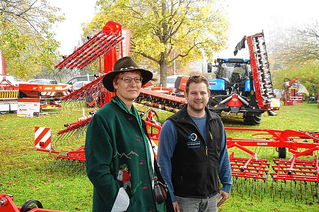 Renate Hoenscher (Firma Hoenscher Tengen) und Patrick Burkhardt (Firma Brachat & Schoenle Gottmadingen) bei der Forst- und ...