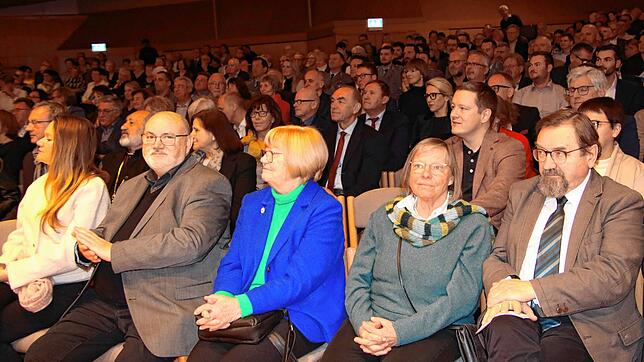 Das Publikum lauschte dem Vortrag des ehemaligen Generalinspekteurs Eberhard Zorn, der erklärte, dass man genügend Strategiepapiere habe ...