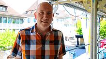 Heinz Vogel auf dem Gerüst am Münster. Von dort aus lässt sich der Marktplatz gut überblicken &ndash; wo am Hausherrenfest noch ...