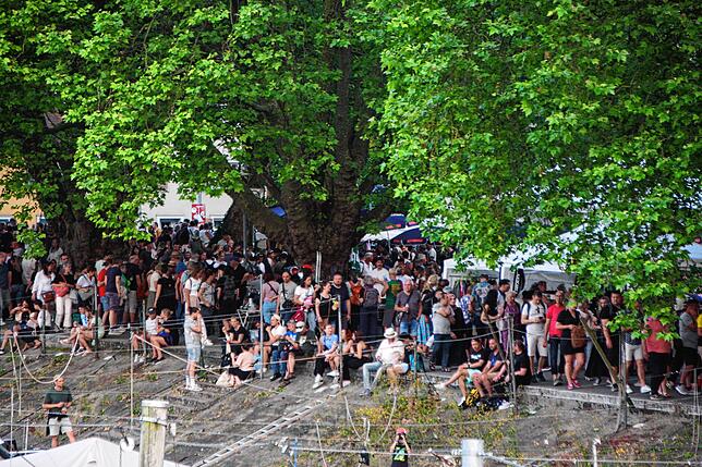 Bild 11: Run auf den großen Flohmarkt mit mehr als 1000 Ständen in Konstanz