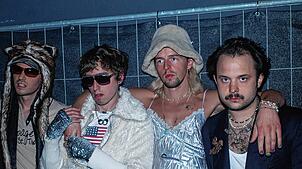 Die Mitglieder der österreichischen Band Bilderbuch werden am Seefestival Art-Pop, Rock und Funk spielen.