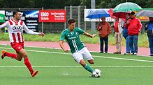 Doppel-Torschütze: Leon Boos (rechts, gegen den Tiengener Celilhan Karacan) traf zwei Mal für den FC Zell beim 6:3 gegen den Bosporus FC ...