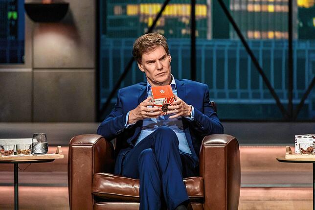 Carsten Maschmeyer ist einer der sogenannten Löwen, von denen Gründer sich in der Sendung ein Investment erhoffen. Hier mit einer ...