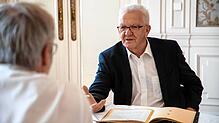 Der Stuttgarter Korrespondent Peter Reinhardt im Gespräch mit Ministerpräsident Winfried Kretschmann.