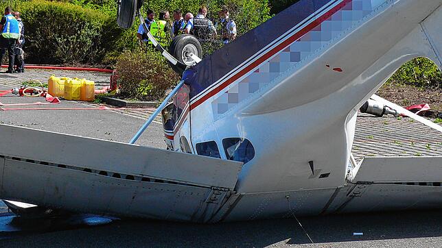 Bild : Unfall auf dem Konstanzer Flugplatz: Maschine überschlägt sich beim Start