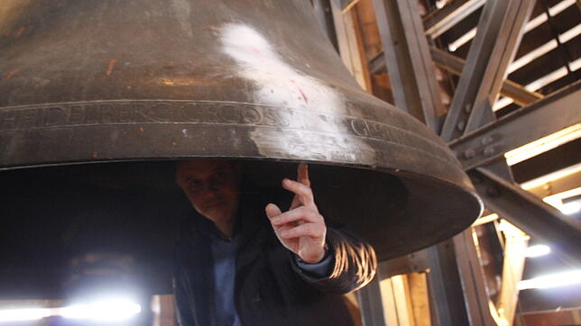 Bild : Ein Riss und seine Folgen: Die Reparatur der kaputten Münsterglocke wird ein Kraftakt