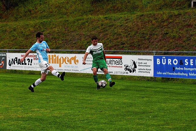 Bild 2: SV Waldhaus bezwingt den SV Obersäckingen mit 4:0 &ndash; und wir haben Bilder!