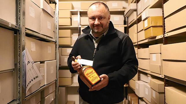 Ralph Stephan leitet das Hegau-Museum Singen und ist damit auch Herr über die Stadtgeschichtliche Sammlung, die unterhalb der ...