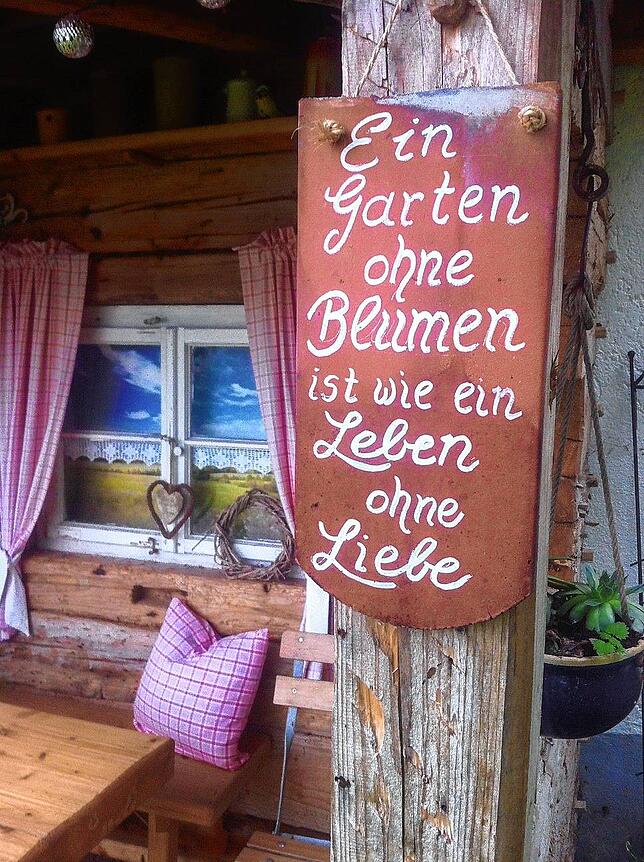 Recht haben sie. Ein Blick in den Garten von Inge und Karl-Heinz Bentele, Deggenhausertal