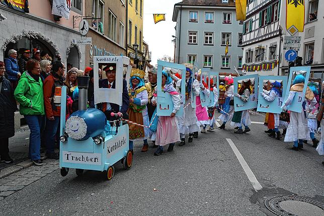 Bild 11: Von Goldeseln, Waldrappen und Fliegenden Teppichen: Die schönsten Bilder der Überlinger Sonntagsumzüge aus den vergangenen Jahren