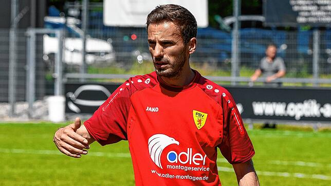 Viel Arbeit: Trainer Musa Musliu vom FSV Rheinfelden hat vor dem ersten Verbandsliga-Aufstiegsspiel seiner Mannschaft am Donnerstag um ...