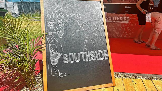 Bild 16: Frühstück, Haare flechten und Müll entsorgen: Das sind die besten Southside-Bilder am Sonntagmorgen