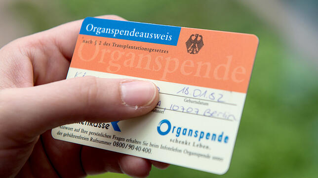 Vorbereitet für den Ernstfall: Der Organspendeausweis schafft Ärzten und Angehörigen Klarheit.