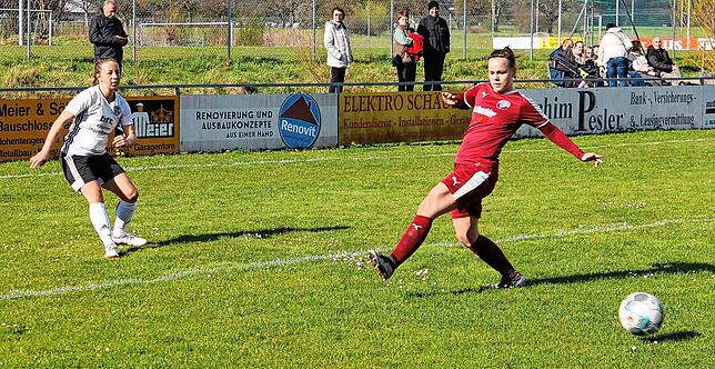 Bild 18: FC Hochrhein wehrt sich tapfer beim 1:2 gegen Spitzenreiter SV Deggenhausertal &ndash; wir haben Bilder!