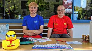 Pitt und Anneke Schulz von der Jugendabteilung der DLRG-Ortsgruppe Bad Säckingen koordinierten die Anmeldungen für die Abnahme des ...