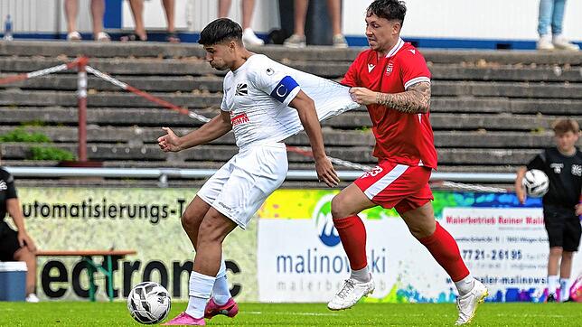 Kapitän Nico Tadic (links) und der FC 08 Villingen kommen nicht so recht auf Touren in der Oberliga. Im Spiel gegen Türkspor Neckarsulm ...