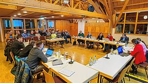 Zahlreiche Daisendorfer waren zur jüngsten Gemeinderatssitzung ins Rathaus gekommen. Unter anderem wurde hier über die anstehende ...