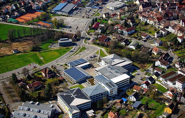 Die weiterführenden Schulen an der Dillstraße in Stockach haben sich in den vergangenen Jahren stark entwickelt. Einzeln stehende ...