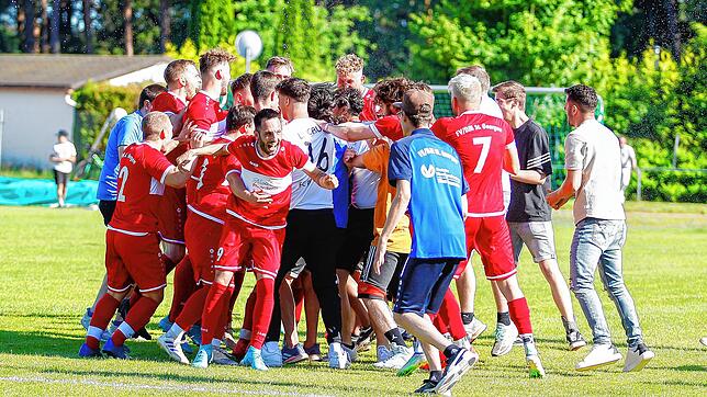 Jubel, Trubel, Heiterkeit &ndash; der FV/DJK St. Georgen sicherte sich am letzten Spieltag der Saison die Meisterschaft in der Kreisliga ...