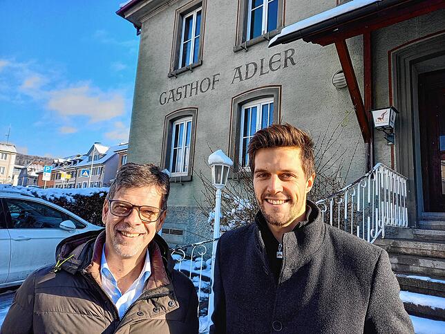 Manuel Klaus (rechts), Mitinhaber des Leutkircher Büros Klaus & Keck GbR, das sich auf die Sanierung historischer Gebäude spezialisiert ...