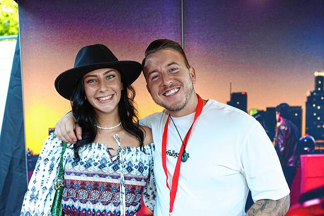 Bild 26: Konstanz: Wummernde Bässe, lässige Outfits und eine gute Zeit: Festival startet im Bodensee-Stadion