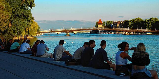 Das Seerheinufer in Konstanz.