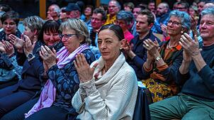 Mehr als 440 Besucher verfolgten die öffentliche Vorstellung der fünf Bewerber für die Bürgermeisterwahl in der Ramsberg-Halle in ...