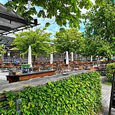 Die Hafenhalle liegt direkt am Konstanzer Hafen.