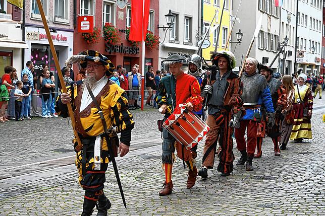 Bild 29: So schön ist das bunte Treiben am Chilbi-Festumzug (Teil 1)