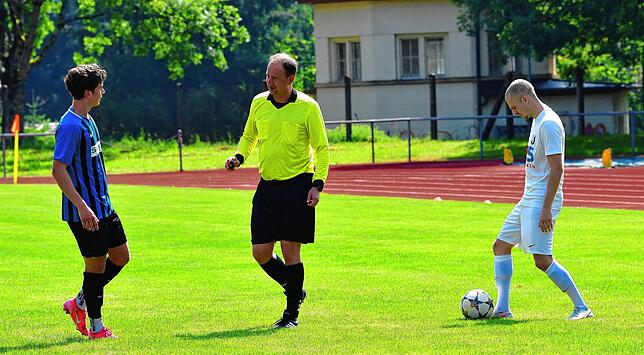 Bild 11: Hier gibt es die Bilder vom 4:1-Sieg des FC Erzingen bei der SG FC Wehr-Brennet