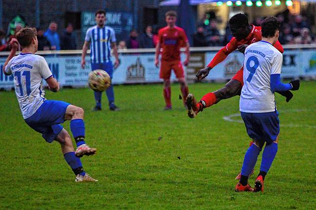 Bild 6: SG Stühlingen/Weizen II gewinnt Spitzenspiel mit 2:0 gegen SC Lauchringen – und wir haben Fotos!