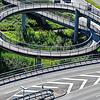 (Archivbild) Im Bereich der sich teilenden Straße auf der Schänzlebrücke kommt es am Montagmittag, 7. April, zu einem Autounfall.