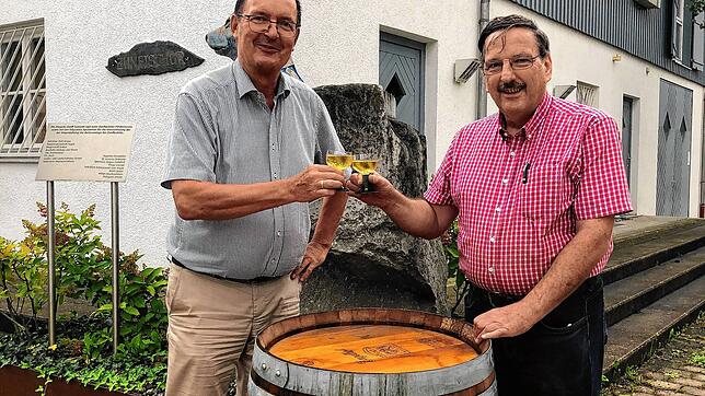 Freuen sich auf die Museumsnacht und das Weinfest in der Zunftschüür der Poppele: Zunftmeister Stephan Glunk (links) und Zunftkanzler ...