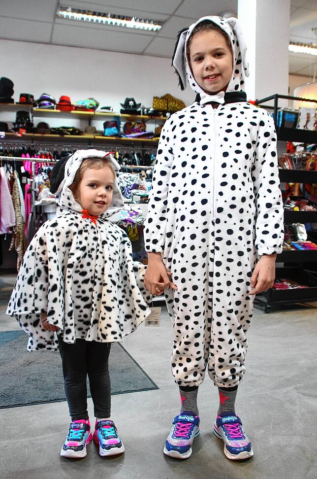 Amalia und Evelina als Dalmatiner.