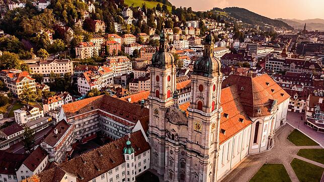 Die Schweiz hat neben traumhafter Natur auch viele schöne Altstädte zu bieten. Wir haben eine Auswahl für Ihren nächsten Urlaub getroffen.