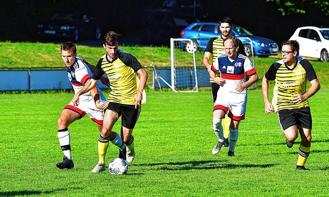 Bild 6: SV Eichsel dreht binnen drei Minuten das Spiel im Rothaus-Bezirkspokal zum 4:3-Sieg bei der SG Niederhof-Binzgen &ndash; und wir haben Bilder!