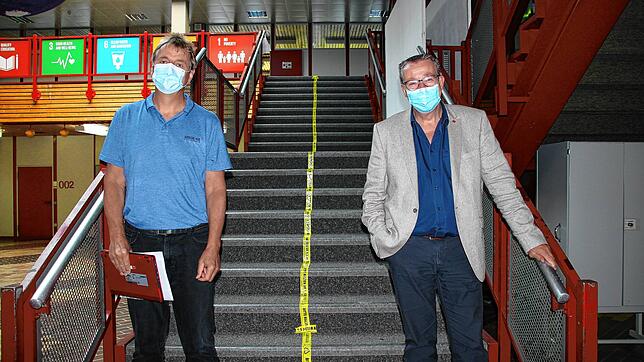 Hubert Ilka (links), Rektor der Realschule, und Ralf Heinrich, Rektor des Thomas-Strittmatter-Gymnasiums, arbeiten gemeinsam am Konzept ...