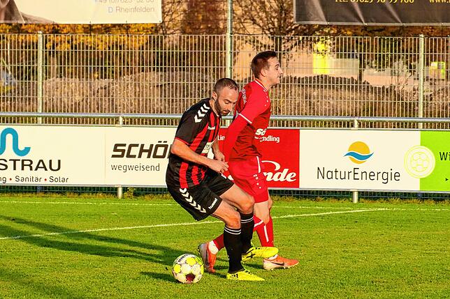 Bild 12: TuS Kleines Wiesental sichert sich ein 2:2 beim Tabellenführer FSV Rheinfelden II &ndash; wird haben die Bilder!