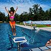 Die Freibadsaison startet. Bei Sommertemperaturen lockt eine Abkühlung wie hier im Villinger Kneippbad im August 2018. Bild: Götz