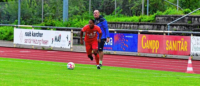 Bild 26: Neuer Spitzenreiter FC Tiengen 08 besiegt den TuS Efringen-Kirchen mit 4:1 &ndash; und wir haben Bilder!