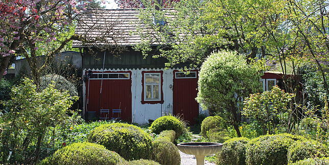 Das Kutscherhaus im Garten der Villa Elfen.